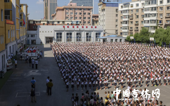 长春中小学开学首日“小豆包们”制造了哪些“情景剧”? 长春中小学开学首日“小豆包们”制造了哪些“情景剧”?