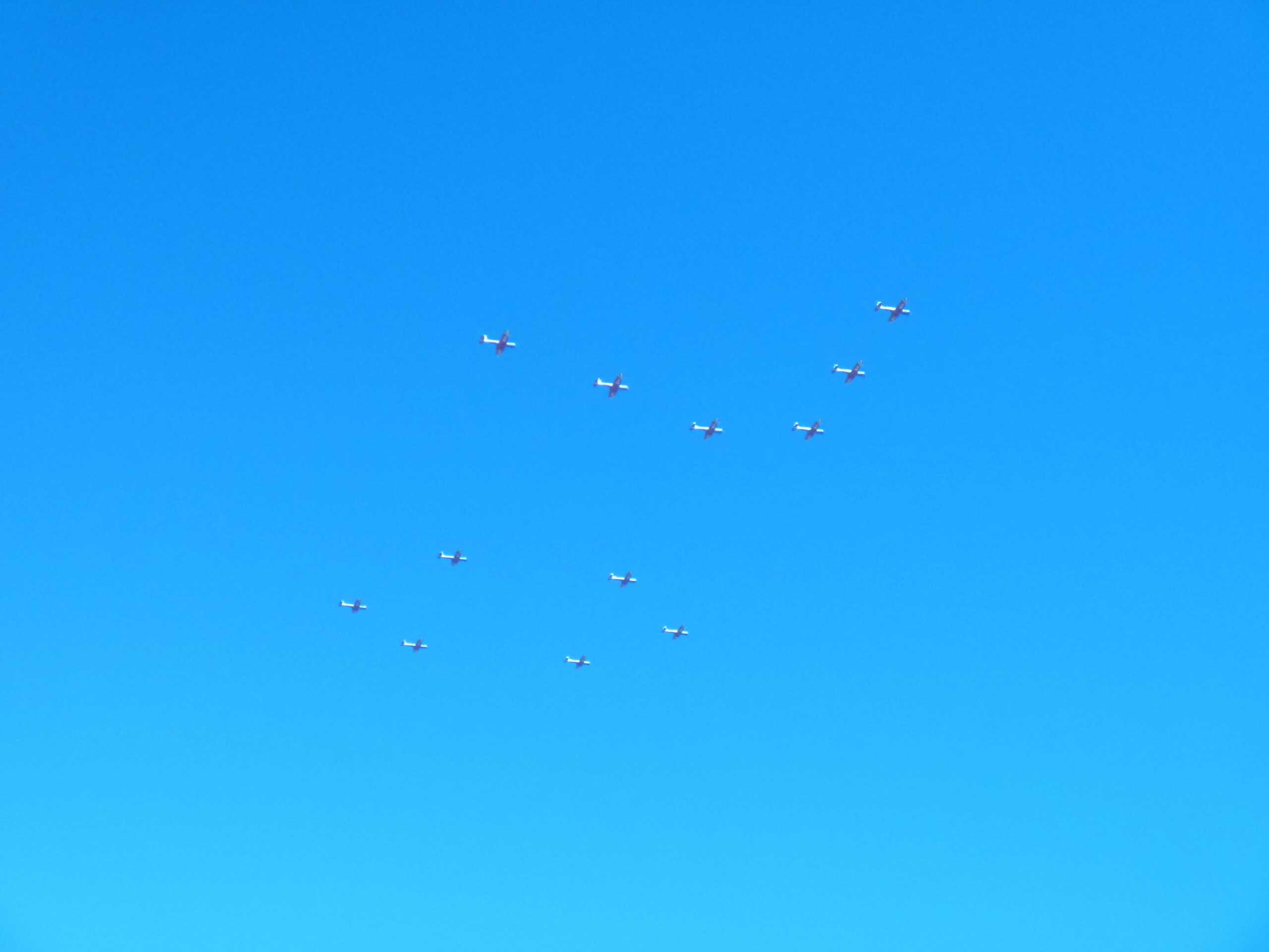 2日早8点 空军航空开放活动在大房身机场举行 2日早8点 空军航空开放活动在大房身机场举行