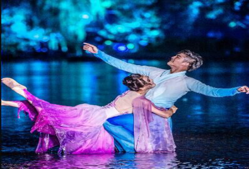 《最忆是杭州》水上实景演出刘福洋与搭档精彩表演瞬间 《最忆是杭州》水上实景演出刘福洋与搭档精彩表演瞬间