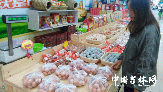 价格“破五”!中秋临近“火箭蛋”再现 价格“破五”!中秋临近“火箭蛋”再现