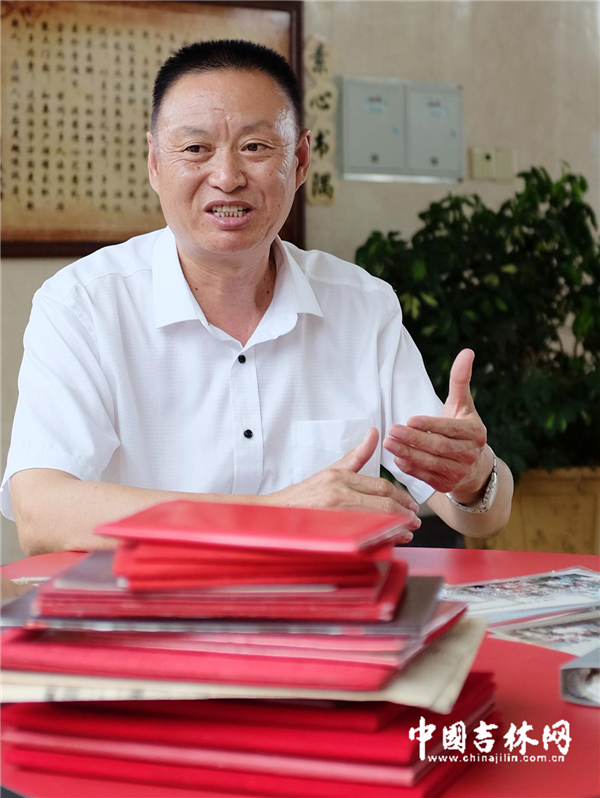 刘维义老师在教育战线工作了一辈子。 刘维义老师在教育战线工作了一辈子。