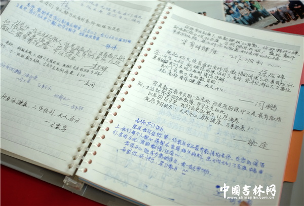 当年毕业生写给他的寄语,刘维义老师保存至今。 当年毕业生写给他的寄语,刘维义老师保存至今。