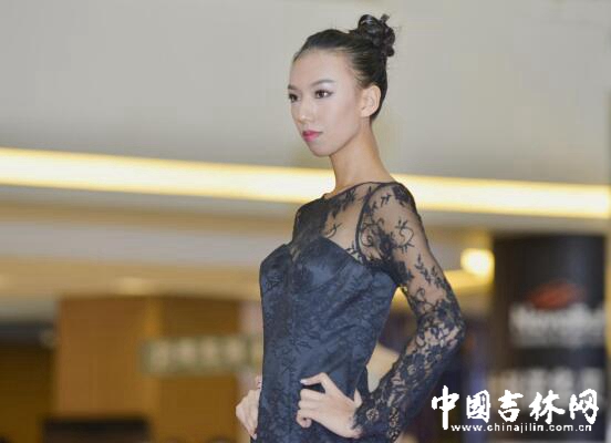 22号选手杨羽琪T台走秀