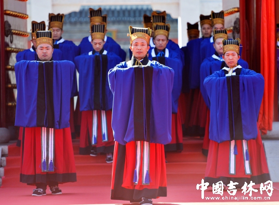 主祭官、陪祭官、读祝官、祭祀官就位