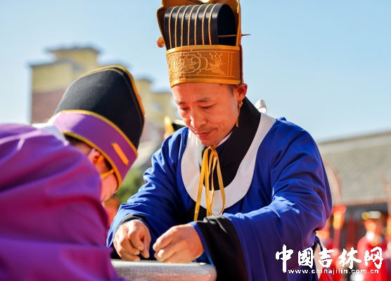 主祭官献礼前盥手
