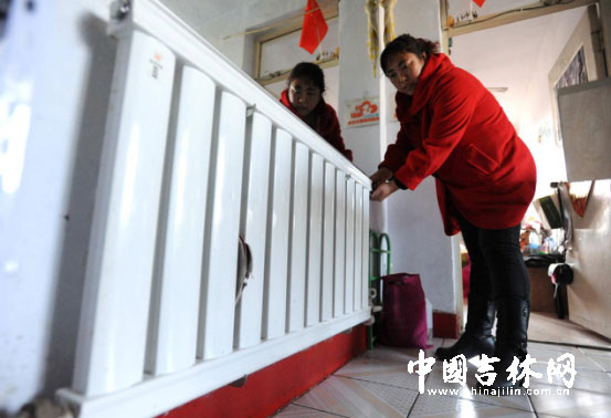 家住桃园路拖配宿舍的胡女士家中暖气一直未热 家住桃园路拖配宿舍的胡女士家中暖气一直未热