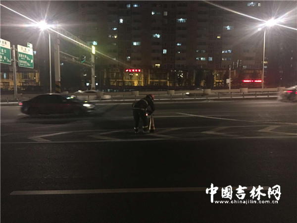 卫星路卫星广场隧道东向西入口处,消防各部门已就绪,准备稍后的隧道内的抢险救援演练 卫星路卫星广场隧道东向西入口处,消防各部门已就绪,准备稍后的隧道内的抢险救援演练