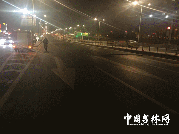 下穿隧道东向西入口已无车辆进入,消防演习于21时正式开始 下穿隧道东向西入口已无车辆进入,消防演习于21时正式开始