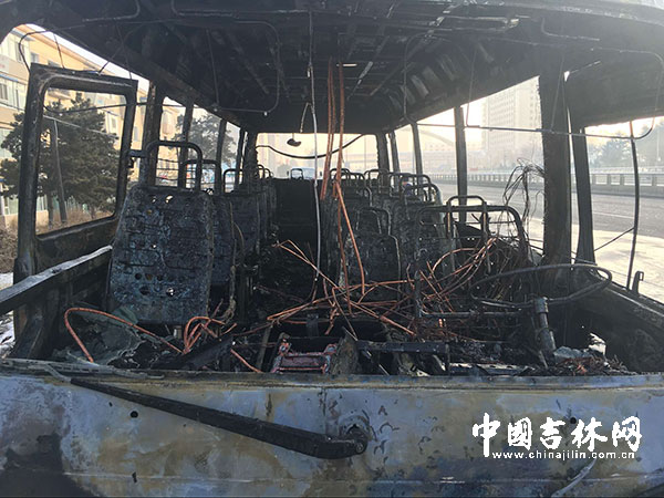 长春卫星广场附近一周内连续两起汽车“自燃”事件 到底该咋预防? 长春卫星广场附近一周内连续两起汽车“自燃”事件 到底该咋预防?