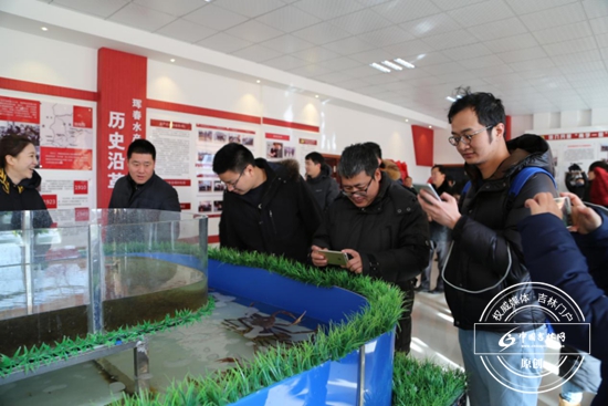 记者参观水产品 记者参观水产品