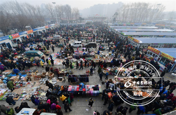 热热闹闹、人山人海的雁鸣湖大集 热热闹闹、人山人海的雁鸣湖大集