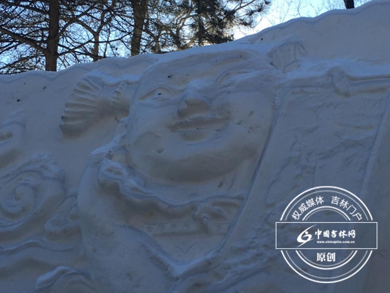 天气逐渐转暖 长春街头雪雕景观屡遭“烤”验 天气逐渐转暖 长春街头雪雕景观屡遭“烤”验