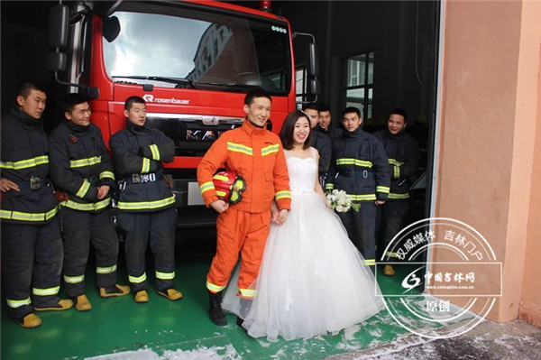 迟来的婚纱照 陪伴是最长情的告白 迟来的婚纱照 陪伴是最长情的告白