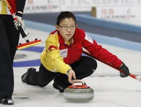 国人对冰壶的认识大多是从王冰玉开始的 国人对冰壶的认识大多是从王冰玉开始的