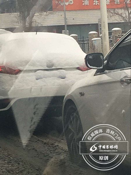 长春雪后早高峰 记者带你看路况 长春雪后早高峰 记者带你看路况
