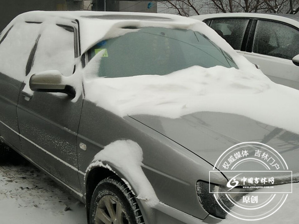长春雪后早高峰 记者带你看路况 长春雪后早高峰 记者带你看路况