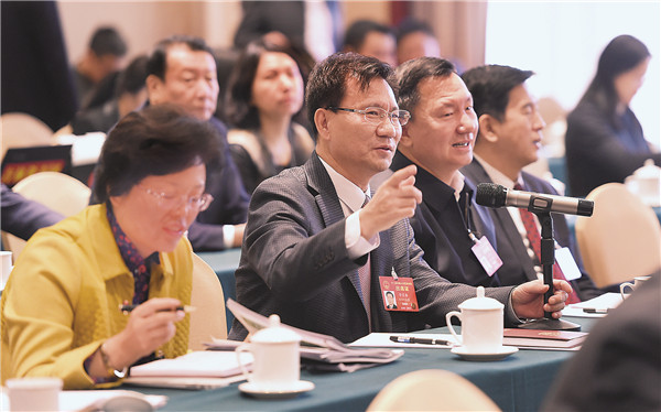 3月9日,吉林省代表团召开全体会议和小组会议,审议全国人大常委会工作报告 3月9日,吉林省代表团召开全体会议和小组会议,审议全国人大常委会工作报告