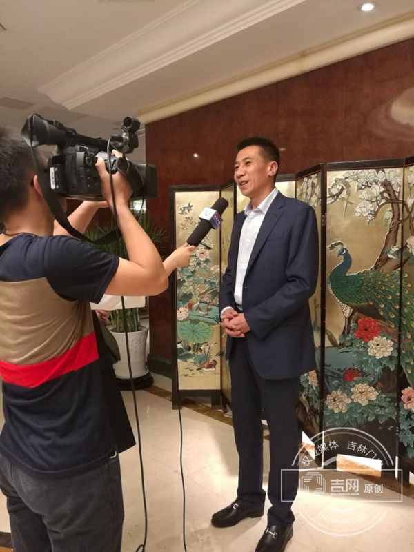 长春市旅游局副局长袁继业接受扬州媒体采访 _副本.jpg 长春市旅游局副局长袁继业接受扬州媒体采访 _副本.jpg