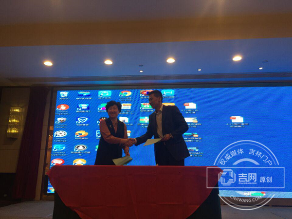 两城旅游局副局长签署合作协议 _副本.jpg 两城旅游局副局长签署合作协议 _副本.jpg