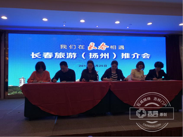 两地旅行社签署协议_副本.jpg 两地旅行社签署协议_副本.jpg