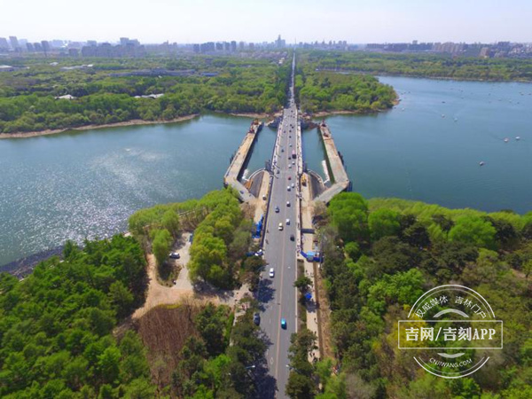 南湖大桥无人机鸟瞰图3_副本.jpg 南湖大桥无人机鸟瞰图3_副本.jpg