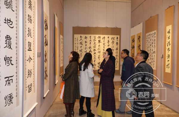 开幕3_副本.jpg 开幕3_副本.jpg