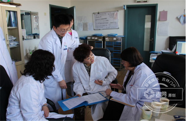 离艾滋病患者最近的人 离艾滋病患者最近的人