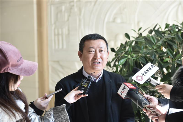 刘旭馗接受记者采访 刘旭馗接受记者采访