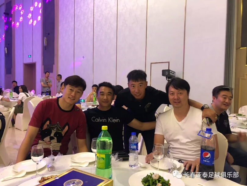 前国门,亚泰球员安琦卖樱桃引发网友热议 前国门,亚泰球员安琦卖樱桃引发网友热议