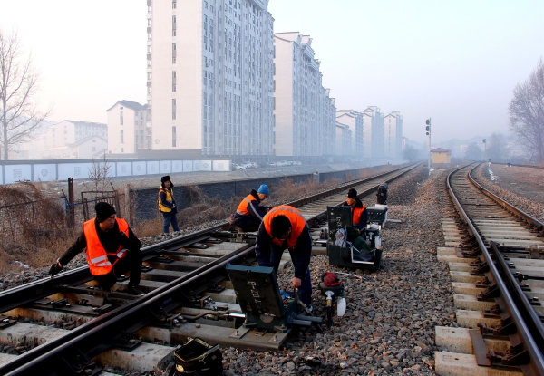 【春节特别报道】边境铁路春运守护人