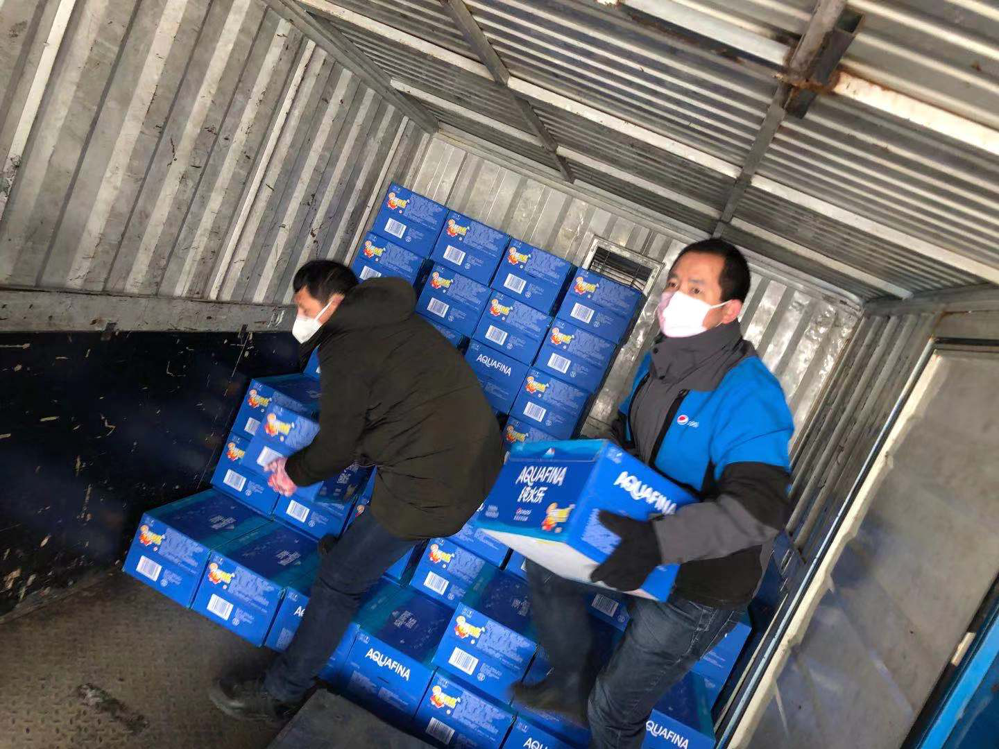 众志成城抗疫情康师傅百事可乐为吉林一线抗疫卫士提供服务