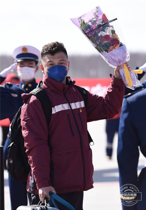 中国吉林网特派武汉记者越明圆满完成报道任务回家!.jpg 中国吉林网特派武汉记者越明圆满完成报道任务回家!.jpg