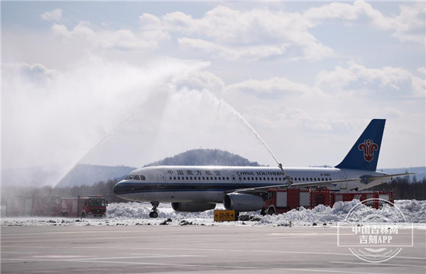 “过水门”,让他们享受英雄礼遇.jpg “过水门”,让他们享受英雄礼遇.jpg