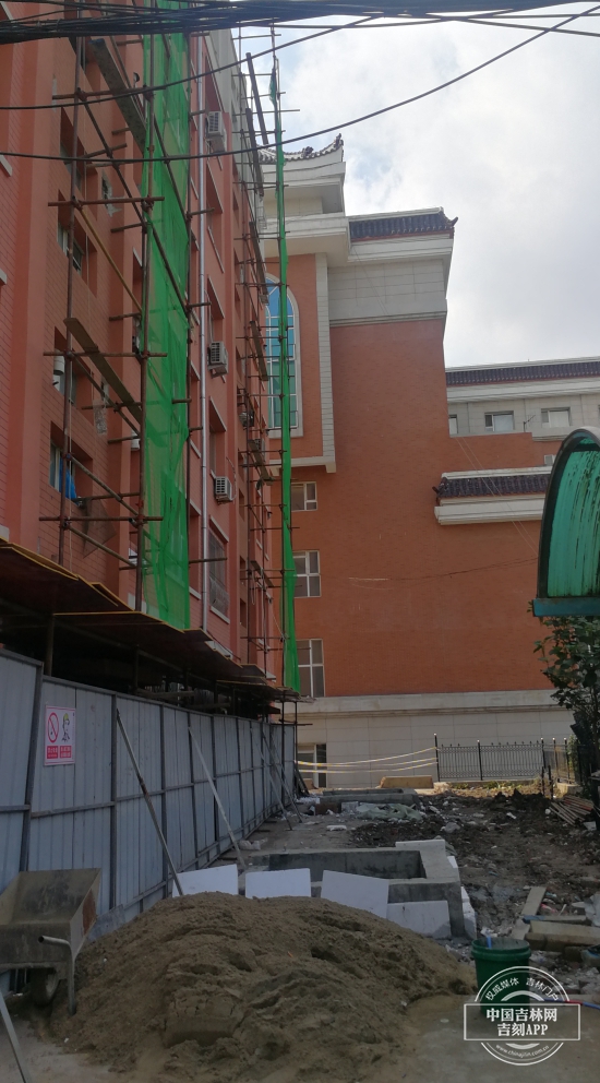 电梯1.jpg 电梯1.jpg