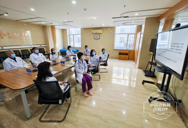 会诊现场.jpg 会诊现场.jpg