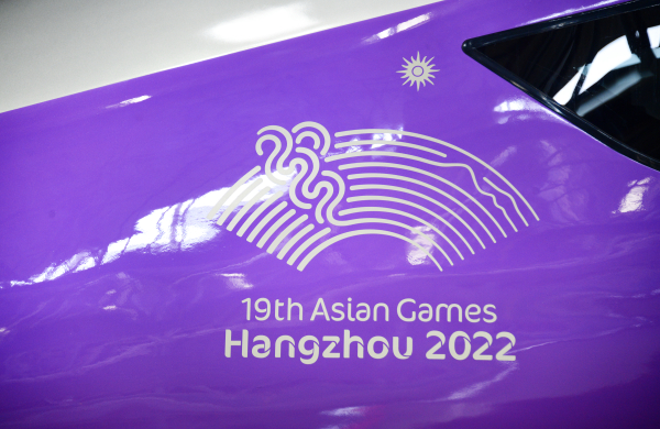 亚运专列车身亚运会徽车 罗春晓 摄.JPG