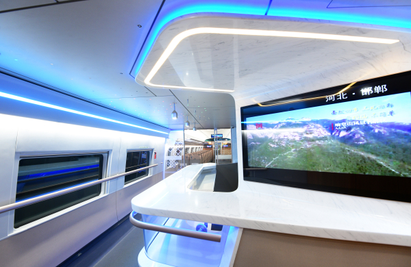 亚运专列餐车吧台 罗春晓 摄.JPG