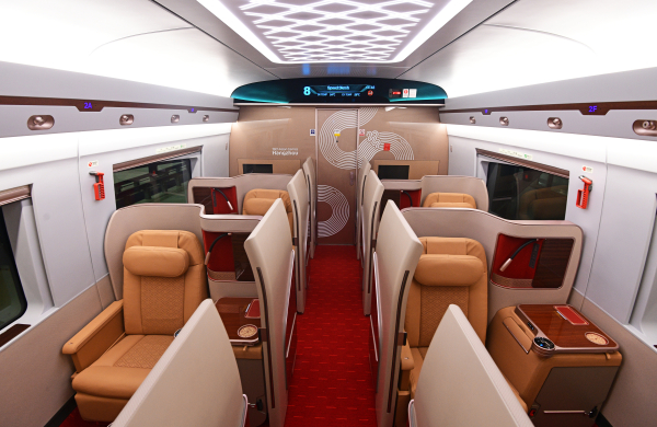 亚运专列商务座 罗春晓 摄.JPG