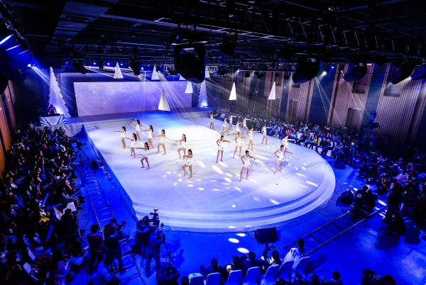 演艺广场.jpg 演艺广场.jpg