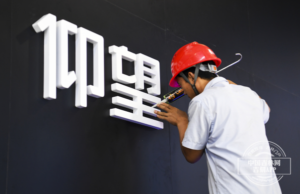 仰望.jpg 仰望.jpg