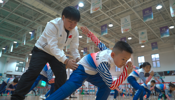 长春新区吉大慧谷学校速滑训练.jpg 长春新区吉大慧谷学校速滑训练.jpg