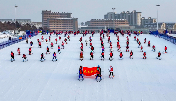 长春新区学生雪场实践2.jpg 长春新区学生雪场实践2.jpg
