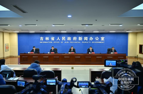 发布会全景.jpg 发布会全景.jpg