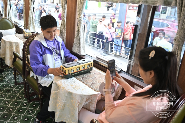 红旗街3.jpg 红旗街3.jpg