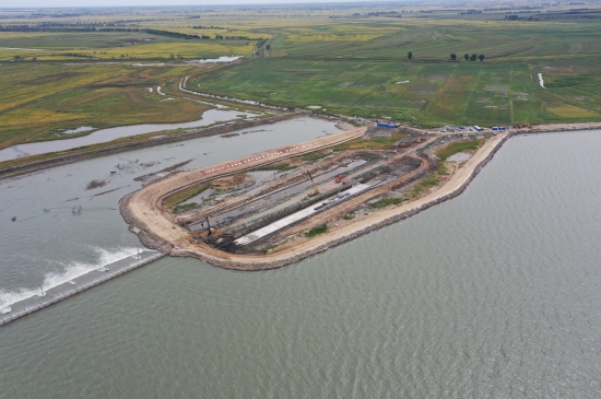 《规划》在建工程吉林省查干湖水生态修复与治理试点工程子项目前郭县大箔口工程施工现场 (2).JPG