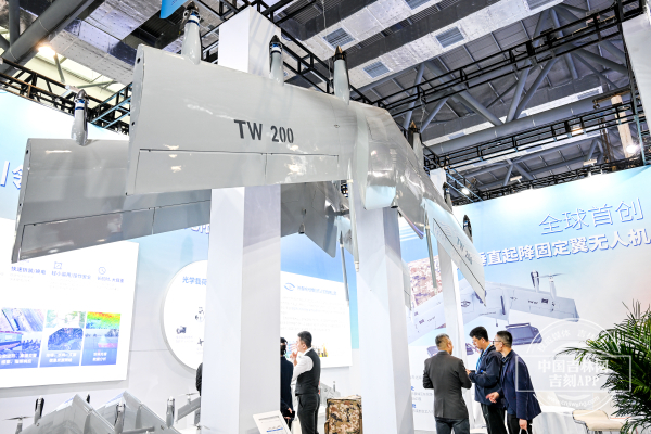 无人机.jpg 无人机.jpg