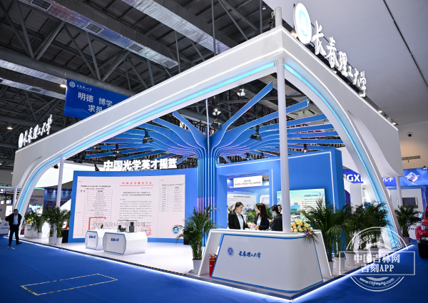 LIU_3307.jpg LIU_3307.jpg