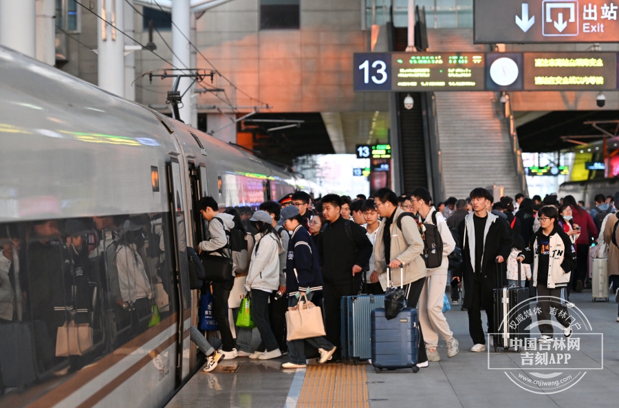 高铁2.jpeg 高铁2.jpeg