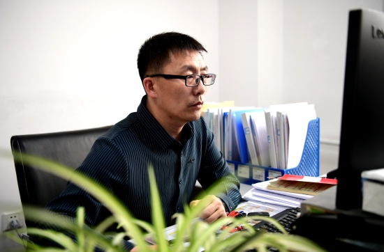 2.白山市 敬业奉献 金学栋 工作照.jpg