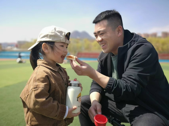 1.白山市 敬业奉献 李祥深 生活照.jpg